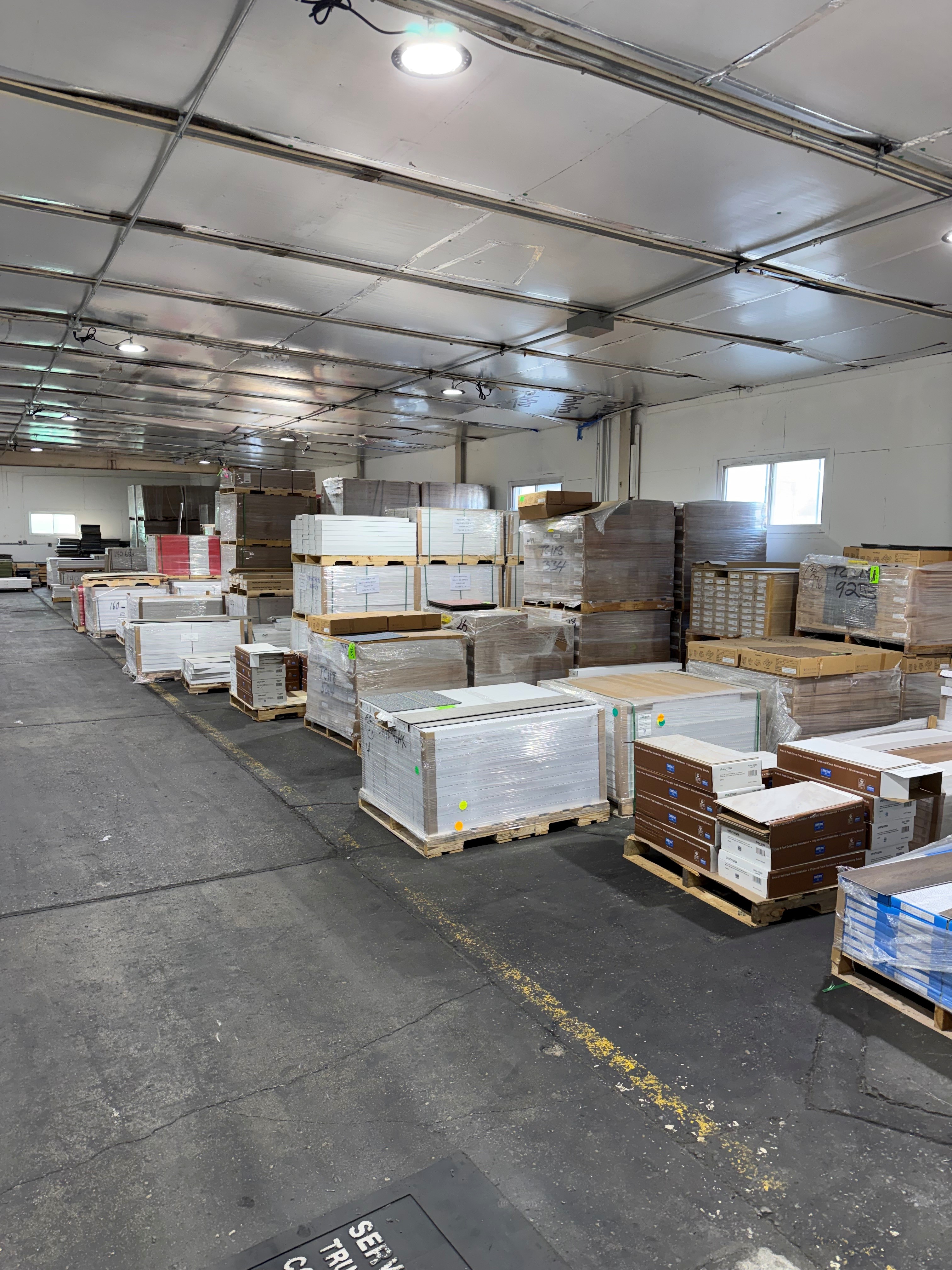 Organized warehouse with flooring pallets